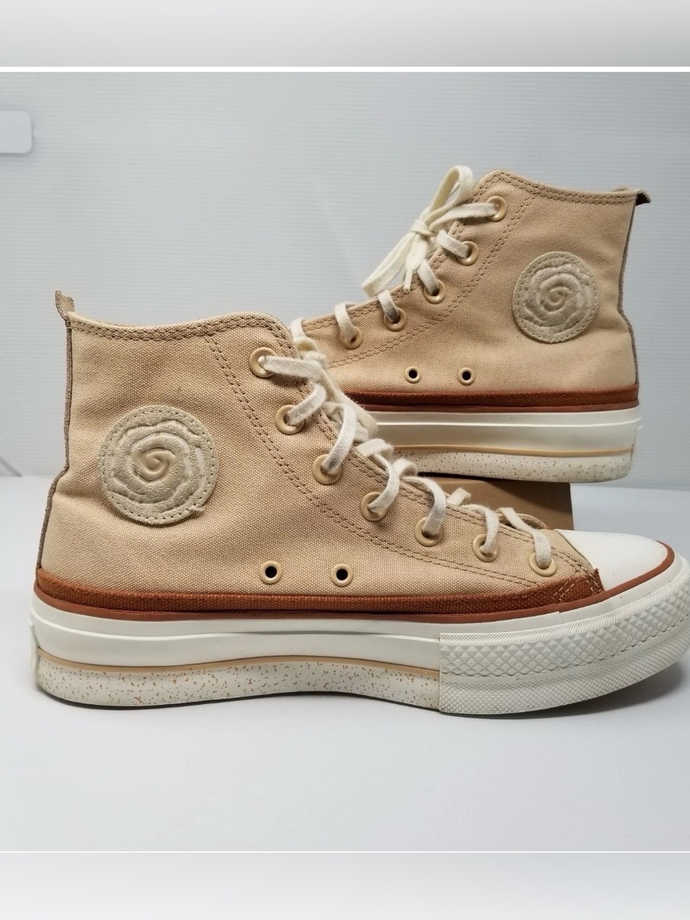 Converse Chuck Taylor All Star Lift Platform Chai Latte Hi Top in Beige & Brown - Picture 1 of 10
